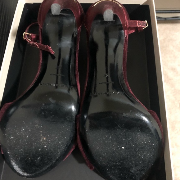 Authentic Burberry heels - size 7 - Picture 5 of 7